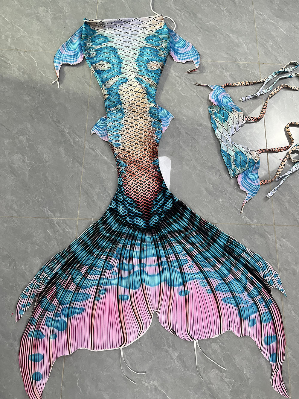 Colorful Dreamy Mermaid Tail A - огляд і ціна Aquarium & Marine Science Center